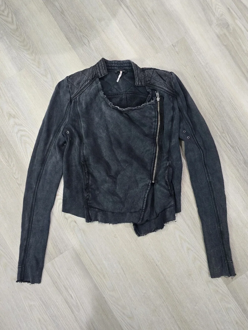 Free People Distressed Charcoal Gray Wash Cotton Shrunken Moto Jacket Size S - Picture 4 of 8